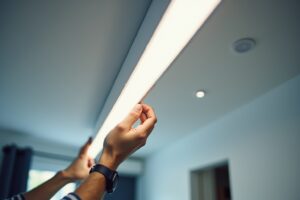 LED Streifen für die Decke montieren